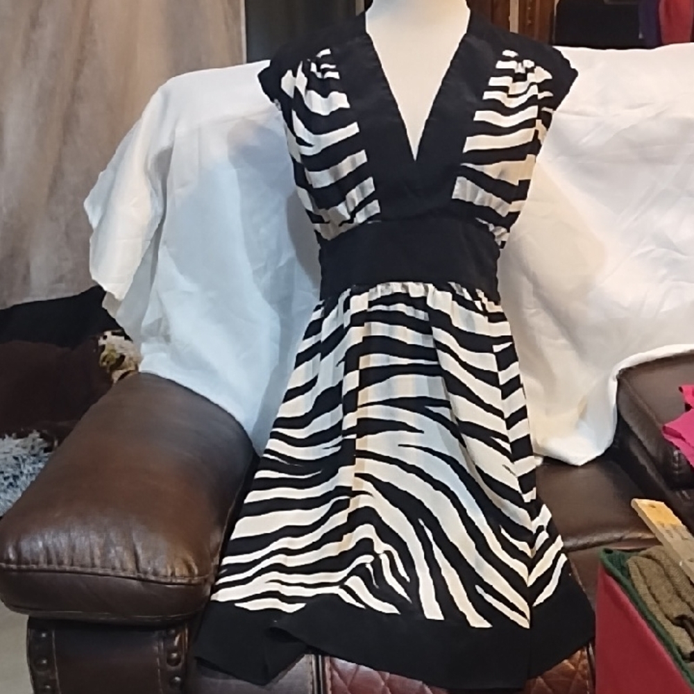 bebe Black and White Zebra Print Midi Dress